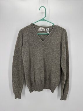 Vintage Men’s Sears Roebuck and Co V-Neck Lambswool Sweater in Heather Gray